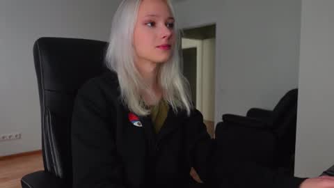 Agelina Lilly Laura online show from May 8, 12:33 pm