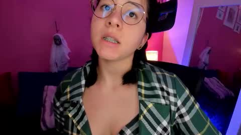 Snapshot of agnes_21 chatting on October 11, 2:43 pm ines online show from October 11, 2:43 pm