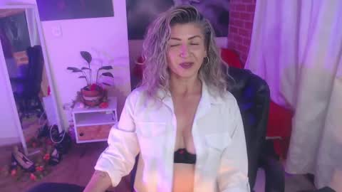 Lily online show from April 15, 2:15 am