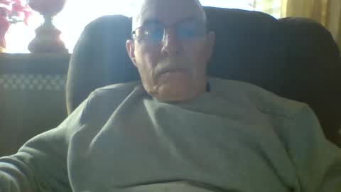 Snapshot of aguynrkfrd chatting on December 7, 8:22 pm aguynrkfrd online show from December 7, 8:22 pm