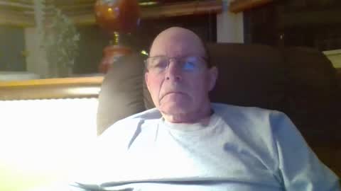 aguynrkfrd online show from December 14, 9:48 am