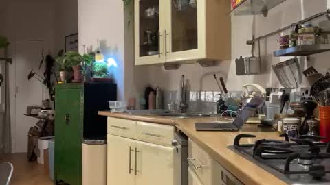 Spicyla online show from December 4, 6:40 pm