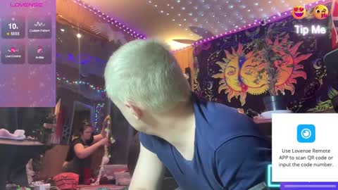   online show from December 7, 5:48 pm