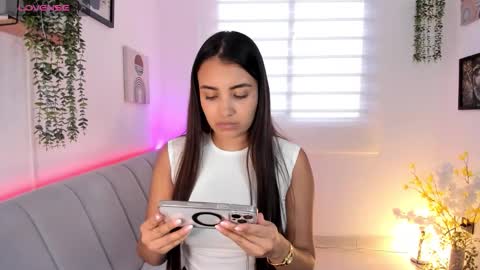 Aisha online show from February 4, 9:40 pm