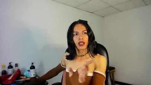 aisha_hotts777 online show from November 29, 5:48 am