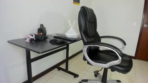 aisha_hotts777 online show from January 11, 2:50 am