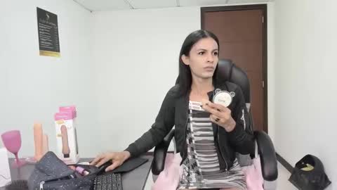 aisha_hotts777 online show from March 23, 3:33 am