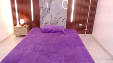 Snapshot of aixa_shaw chatting on October 2, 12:37 pm AIXA online show from October 2, 12:37 pm