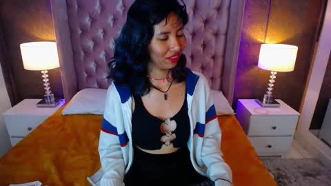 A K A N E  U W U online show from March 7, 9:18 am