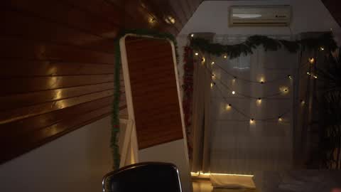 Snapshot of akaneiro_demon chatting on December 18, 4:38 pm Akaneiro online show from December 18, 4:38 pm