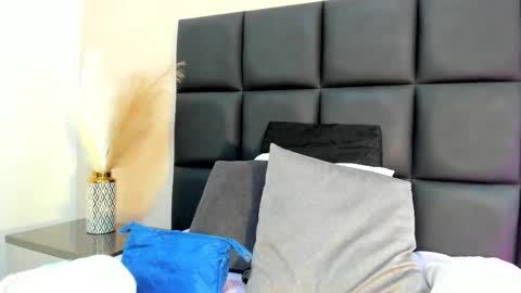 Snapshot of akashamoon_ chatting on October 9, 11:59 am akashamoon online show from October 9, 11:59 am