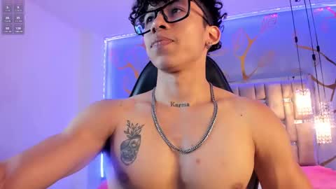 akazaboy online show from September 15, 8:32 pm