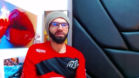 akiles online show from April 2, 10:49 pm