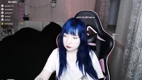 akirahartyx online show from April 9, 3:39 pm