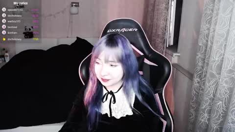 akirahartyx online show from April 1, 4:26 pm