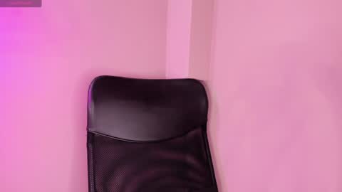 Snapshot of alahia_betancur chatting on February 5, 6:04 pm Alahia online show from February 5, 6:04 pm