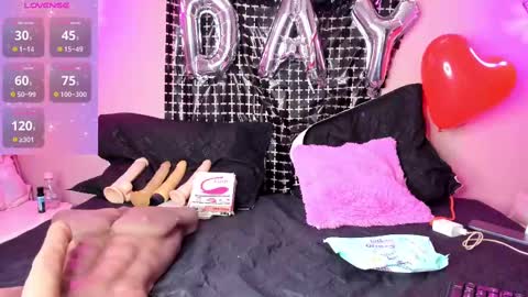 Snapshot of alahia_betancur chatting on February 15, 3:28 pm Alahia online show from February 15, 3:28 pm