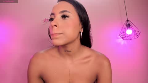 Snapshot of alahia_betancur chatting on February 7, 6:02 pm Alahia online show from February 7, 6:02 pm