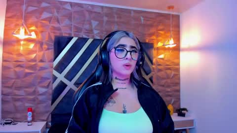 Snapshot of alahia_dangelo_ chatting on September 29, 11:20 am ALAHIA online show from September 29, 11:20 am