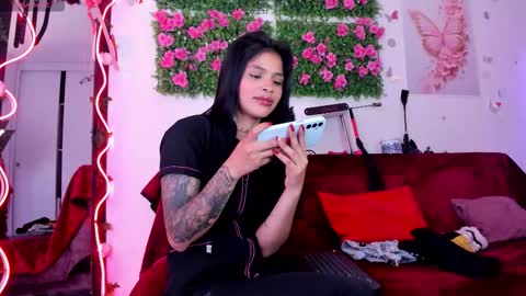 Snapshot of alaia_asuka chatting on October 13, 10:01 pm Alaia online show from October 13, 10:01 pm
