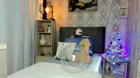 Alaia online show from December 14, 11:00 pm