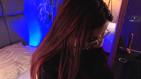 alaiaaddict online show from March 15, 12:04 am