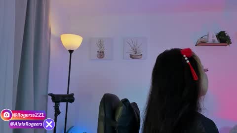   online show from March 18, 10:21 am