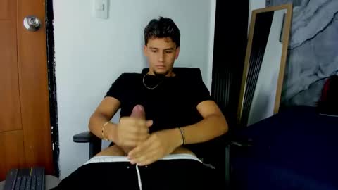 alan__smith online show from December 16, 8:48 pm