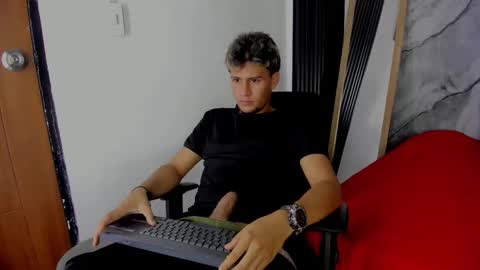 alan__smith online show from November 28, 8:05 pm