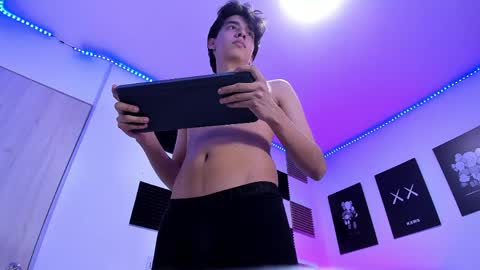 Alan Boy online show from April 10, 2:17 am