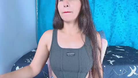 alana_pink95 online show from May 24, 12:23 pm