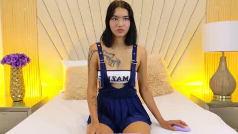 Snapshot of alanah_grey chatting on September 26, 12:35 pm Alanah Bustamante online show from September 26, 12:35 pm