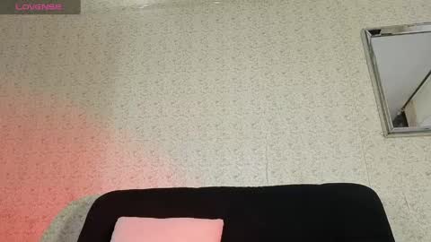 alanna_jones23_aws online show from April 20, 6:22 pm