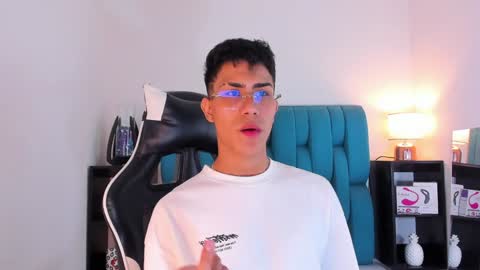 Snapshot of alannaughty_ chatting on February 1, 5:18 am alannaughty_ online show from February 1, 5:18 am