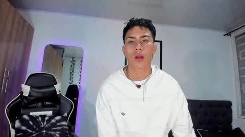 alannaughty_ online show from February 1, 2:19 am