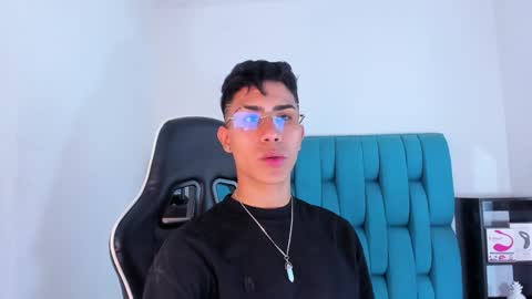 Snapshot of alannaughty_ chatting on February 6, 9:17 pm alannaughty_ online show from February 6, 9:17 pm