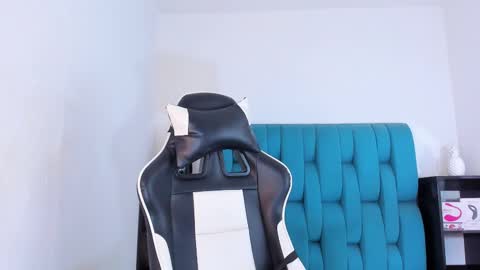 Snapshot of alannaughty_ chatting on March 6, 8:27 pm alannaughty_ online show from March 6, 8:27 pm