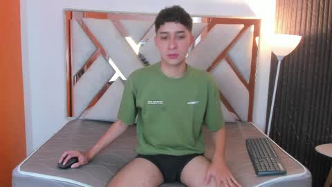 alantaylorr_ online show from April 7, 1:02 pm
