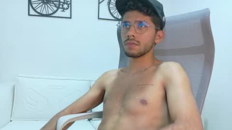 alanvilla_lobo online show from October 16, 9:13 pm