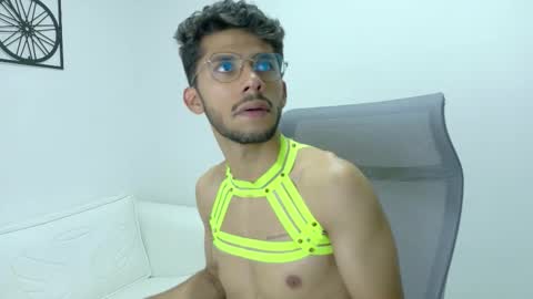 alanvilla_lobo online show from October 20, 7:41 pm