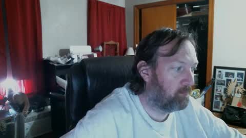 Snapshot of alberik2316 chatting on October 18, 3:27 pm Alberik online show from October 18, 3:27 pm