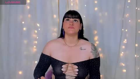 Snapshot of aleja_rossi chatting on October 16, 4:17 pm Aleja online show from October 16, 4:17 pm
