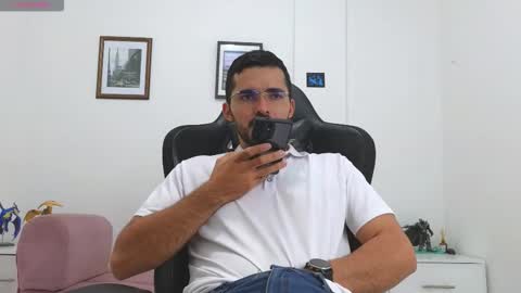 Snapshot of alejandroo_7 chatting on October 9, 8:25 pm alejandroo_7 online show from October 9, 8:25 pm