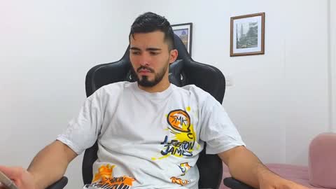 Snapshot of alejandroo_7 chatting on February 1, 8:05 pm alejandroo_7 online show from February 1, 8:05 pm