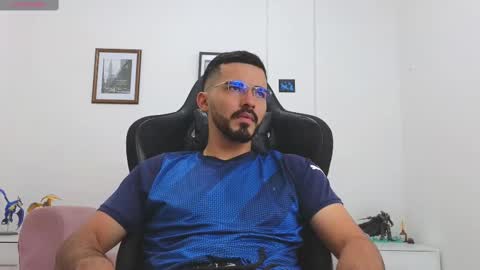 Snapshot of alejandroo_7 chatting on October 14, 5:38 pm alejandroo_7 online show from October 14, 5:38 pm