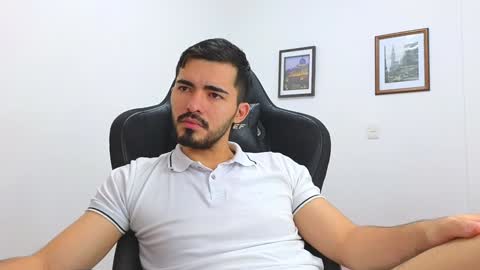 Snapshot of alejandroo_7 chatting on January 18, 6:43 pm alejandroo_7 online show from January 18, 6:43 pm