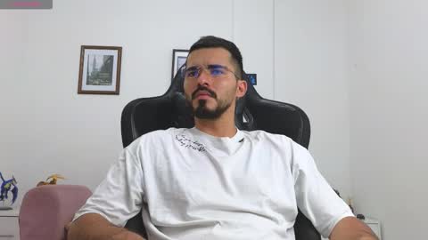 Snapshot of alejandroo_7 chatting on September 27, 8:50 pm alejandroo_7 online show from September 27, 8:50 pm