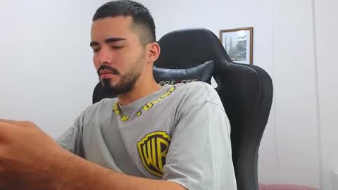 Snapshot of alejandroo_7 chatting on March 7, 7:27 pm alejandroo_7 online show from March 7, 7:27 pm