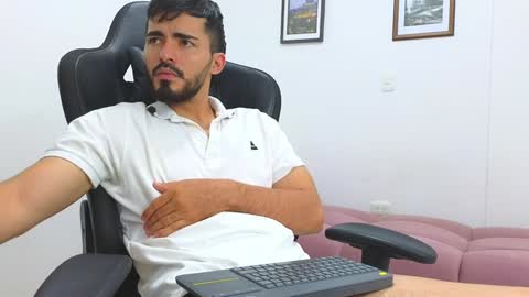 Snapshot of alejandroo_7 chatting on February 7, 10:30 pm alejandroo_7 online show from February 7, 10:30 pm