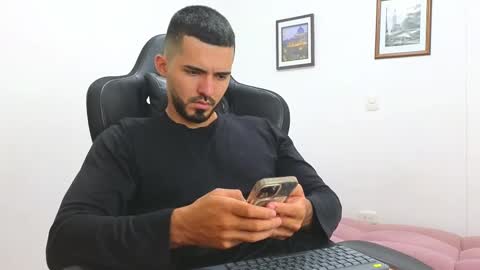 Snapshot of alejandroo_7 chatting on February 27, 10:31 pm alejandroo_7 online show from February 27, 10:31 pm